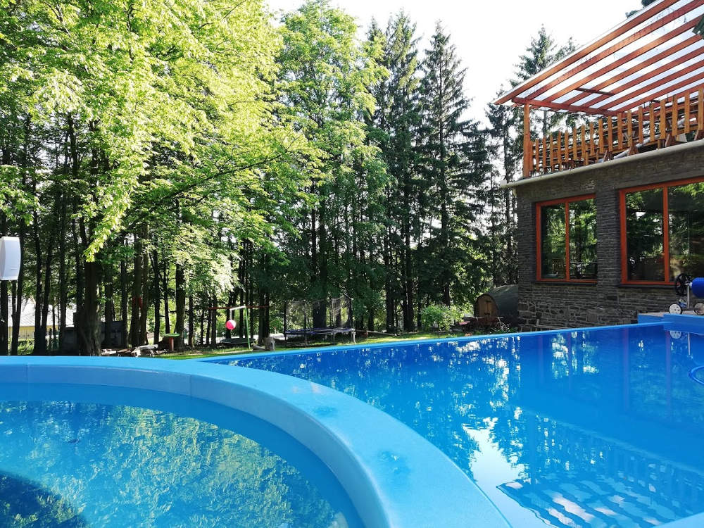 Jakuzzi és medence is várja a kikapcsolódni vágyókat Jakuzzi és medence is várja a kikapcsolódni vágyókat